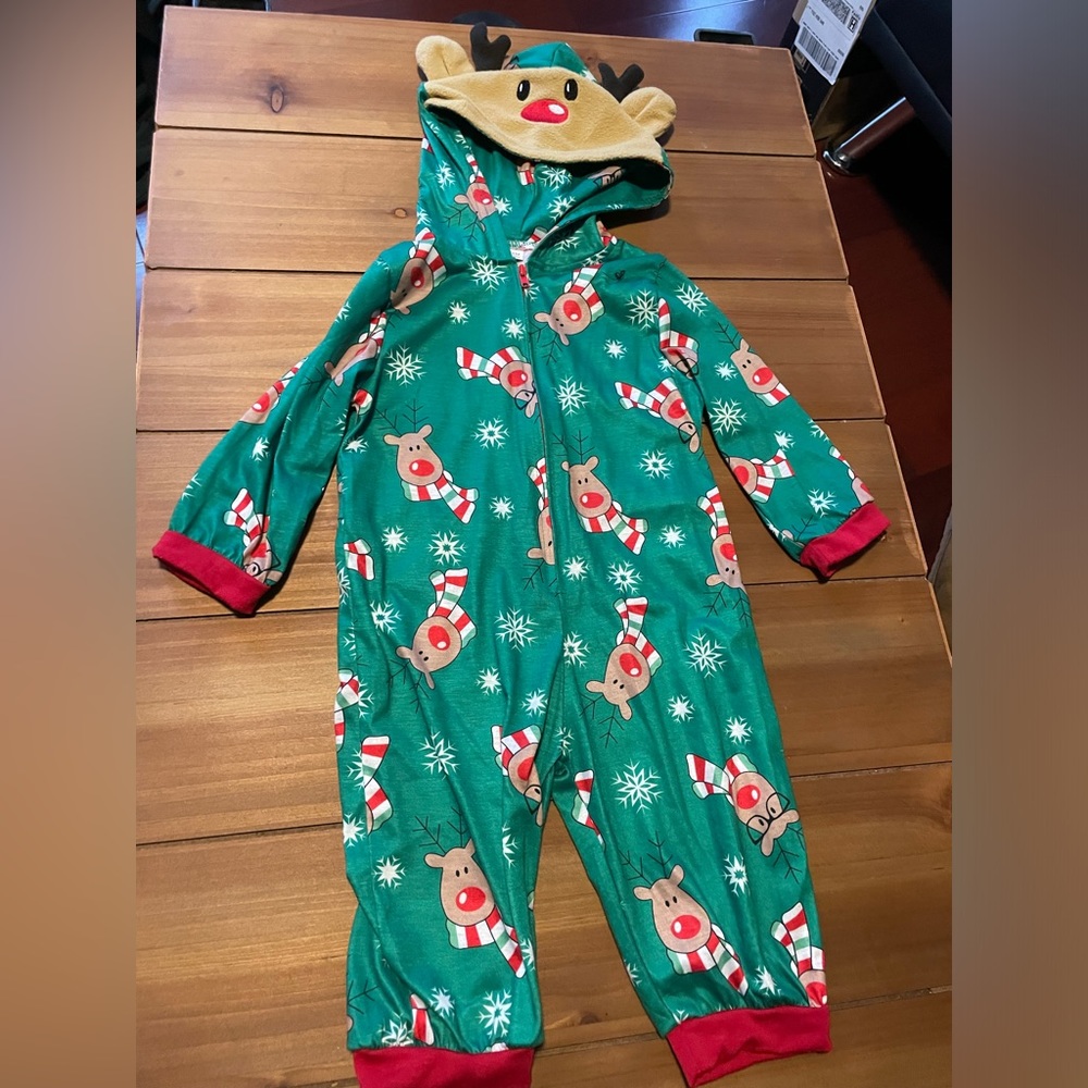 18 month zippered rain deer onesie 
No smoke 
No pets